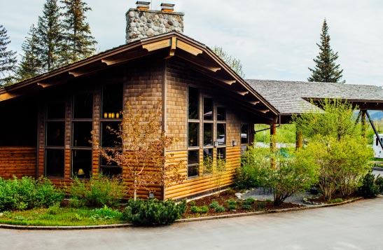 Exterior shot of the Seward Windsong Lodge